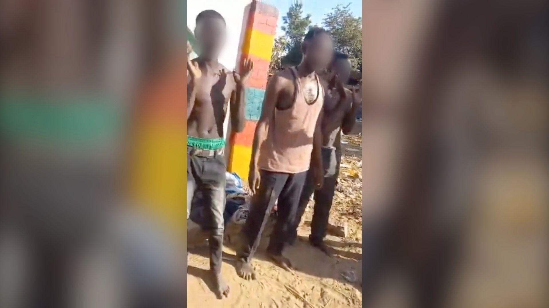 صورة من مقطع فيديو يصور لحظة إطلاق النار على خمسة شباب بينهم الشاب أحمد، 30 عاما، لكنه لم يمت