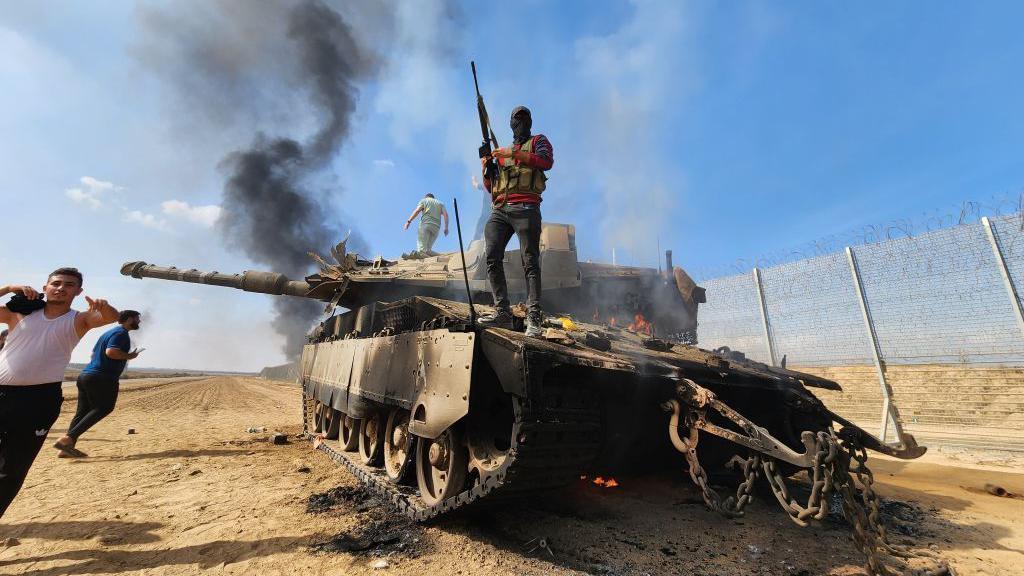 كتائب عز الدين القسام الجناح العسكري لحركة حماس تدمر دبابة إسرائيلية في غزة