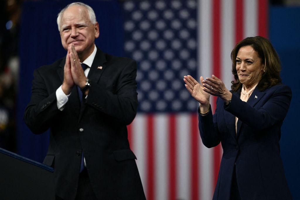 Kamala Harris y Tim Walz se embarcarán en una gira de campaña por los estados visagra.