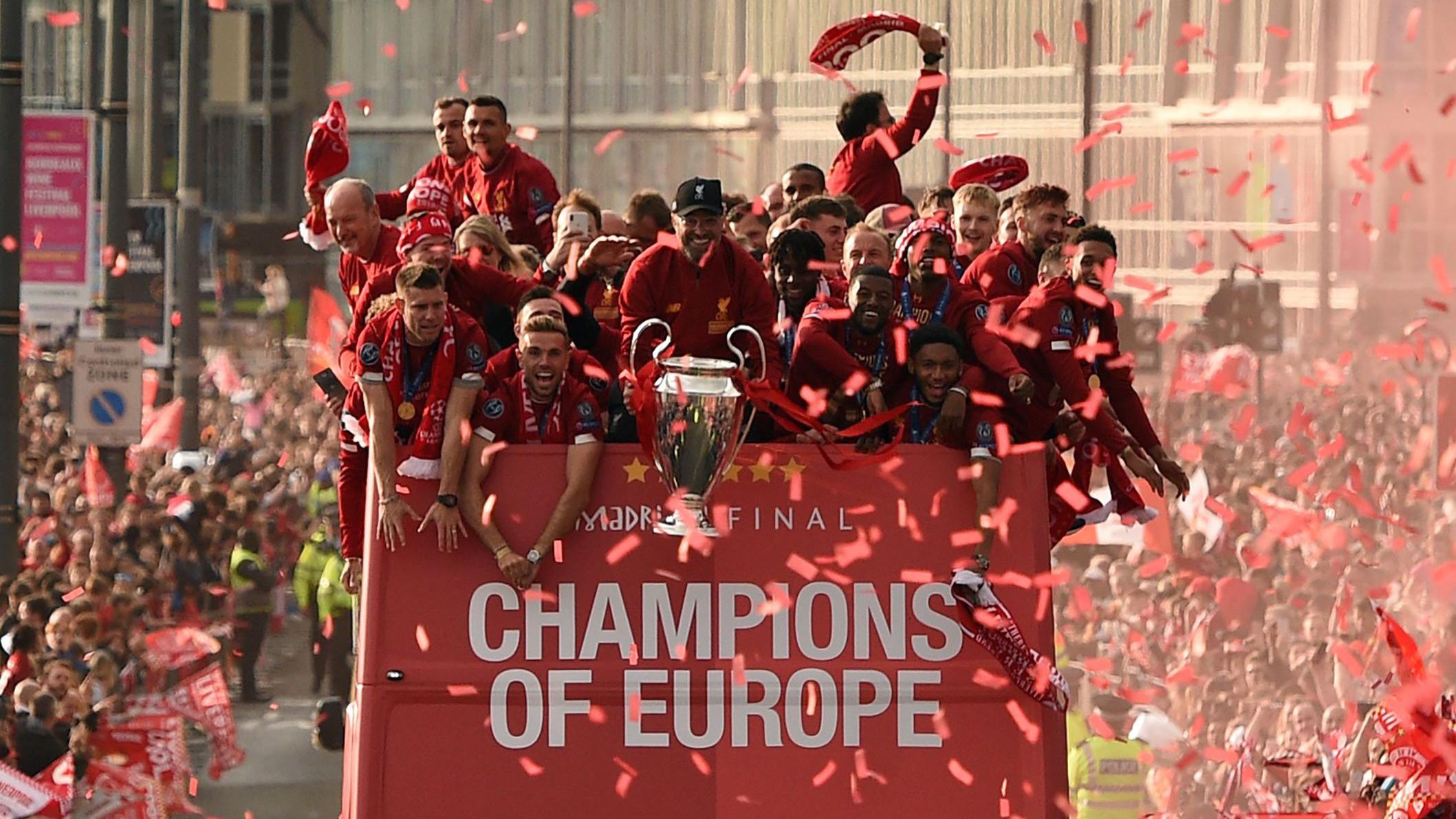 لاعبو ليفربول خلال احتفالهم بالتتويج بدوري أبطال أوروبا