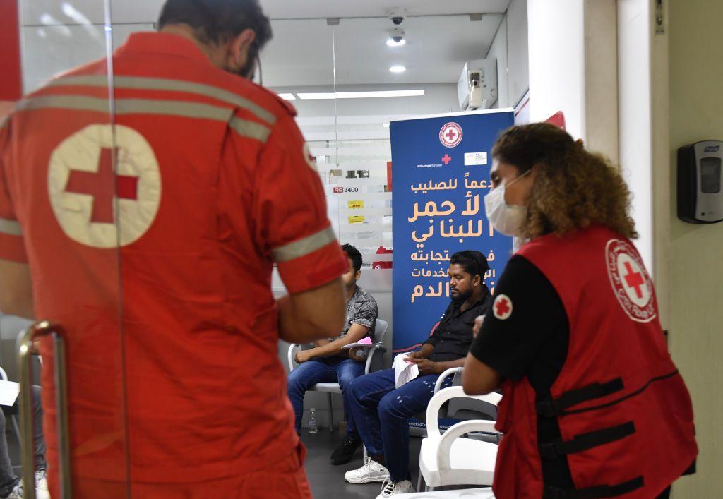 Libaneses concurrieron a donar sangre después de las explosiones de buscapersonas y ante el pedido del Ministerio de Salud.