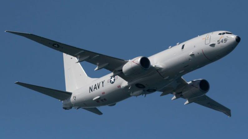 Poseidon P-8 da Boeing, voando em 2019. Ele é equipado com uma série de tecnologias de sensores remotos para detectar submarinos.