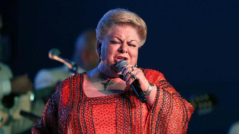 Paquita la del Barrio en una presentación