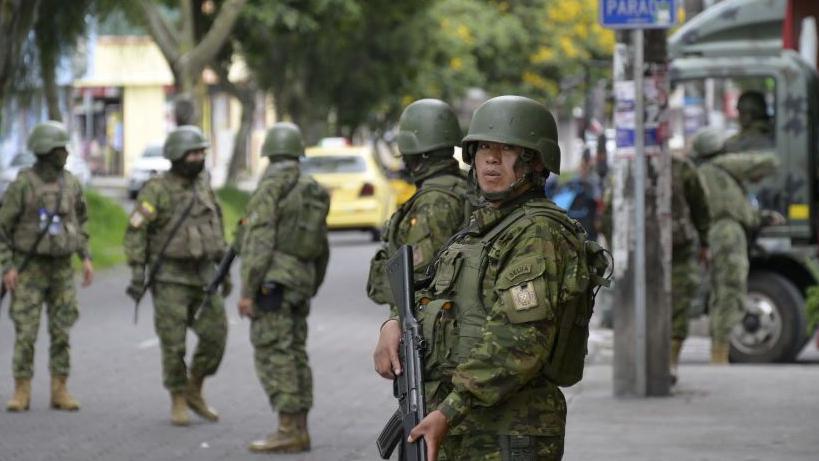 Militares toman el control de la seguridad en Ecuador