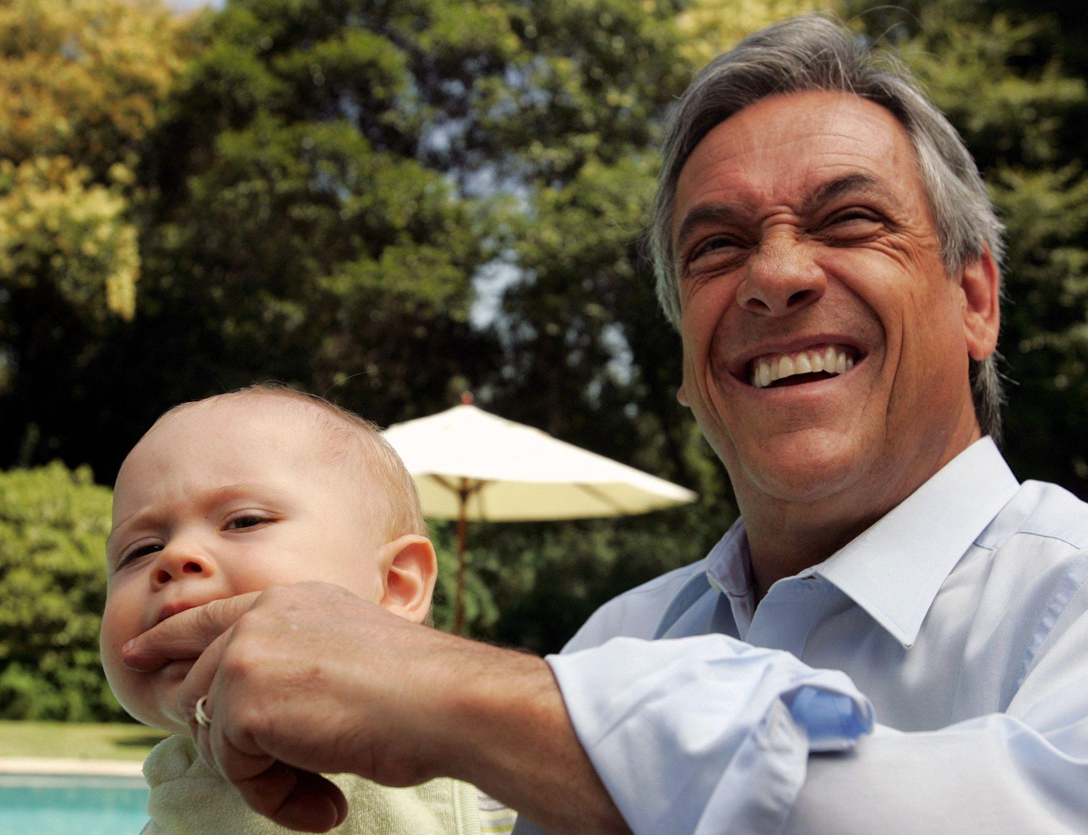 Sebastián Piñera con su nieto Santiago