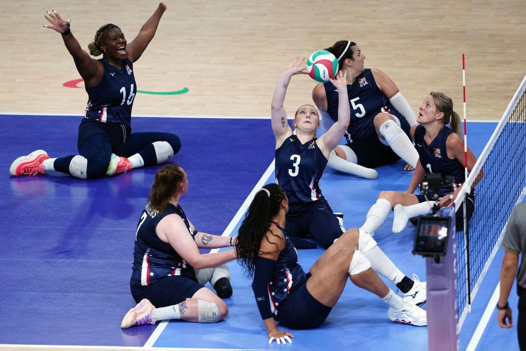 Equipo femenino de voleibol en París 2024 Paralímpicos