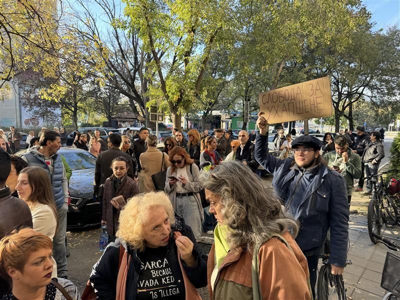 Podrška uhapšenima na protestu u Novom Sadu