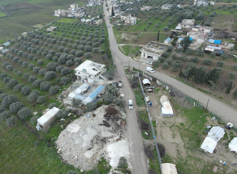 صورة جوية لقرية الحمزية شمالي غرب إدلب