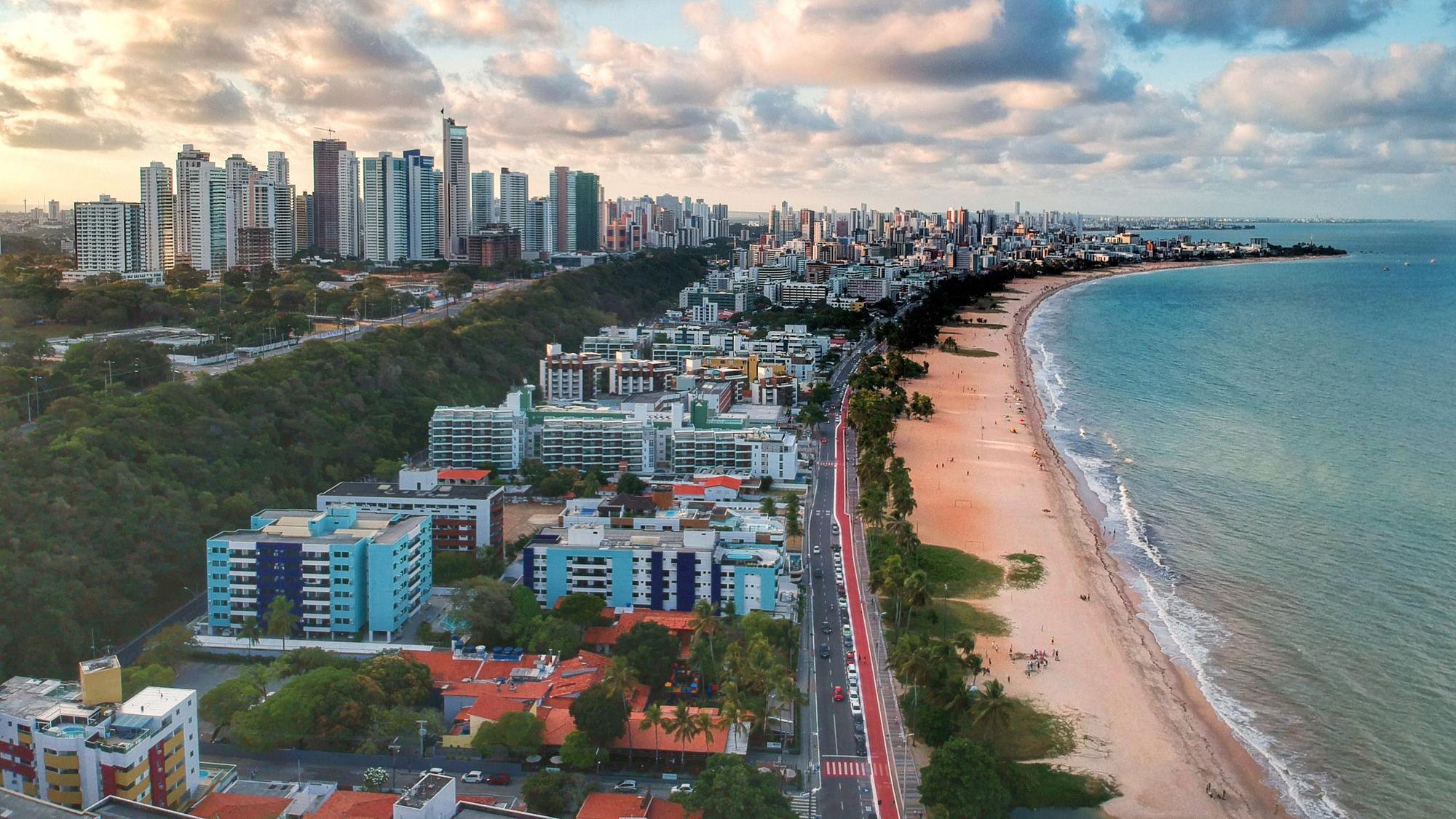 Vista aérea da orla de João Pessoa 