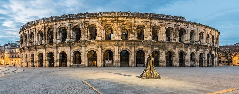 Inaugurado no ano 100 d.C., o anfiteatro de Nimes, na França, ainda hoje é palco de eventos esportivos e concertos
