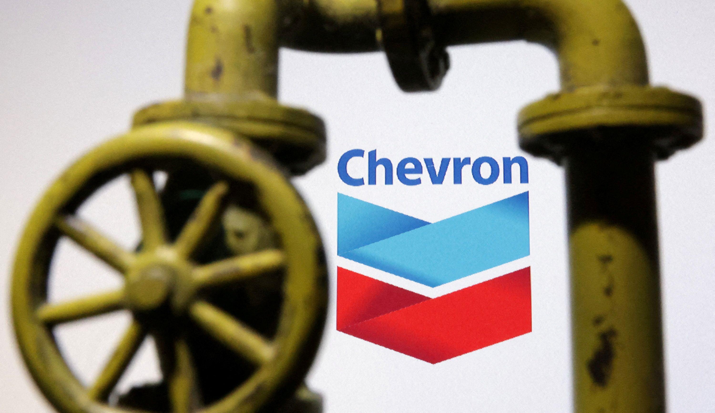 Imagen con un logo de Chevron.