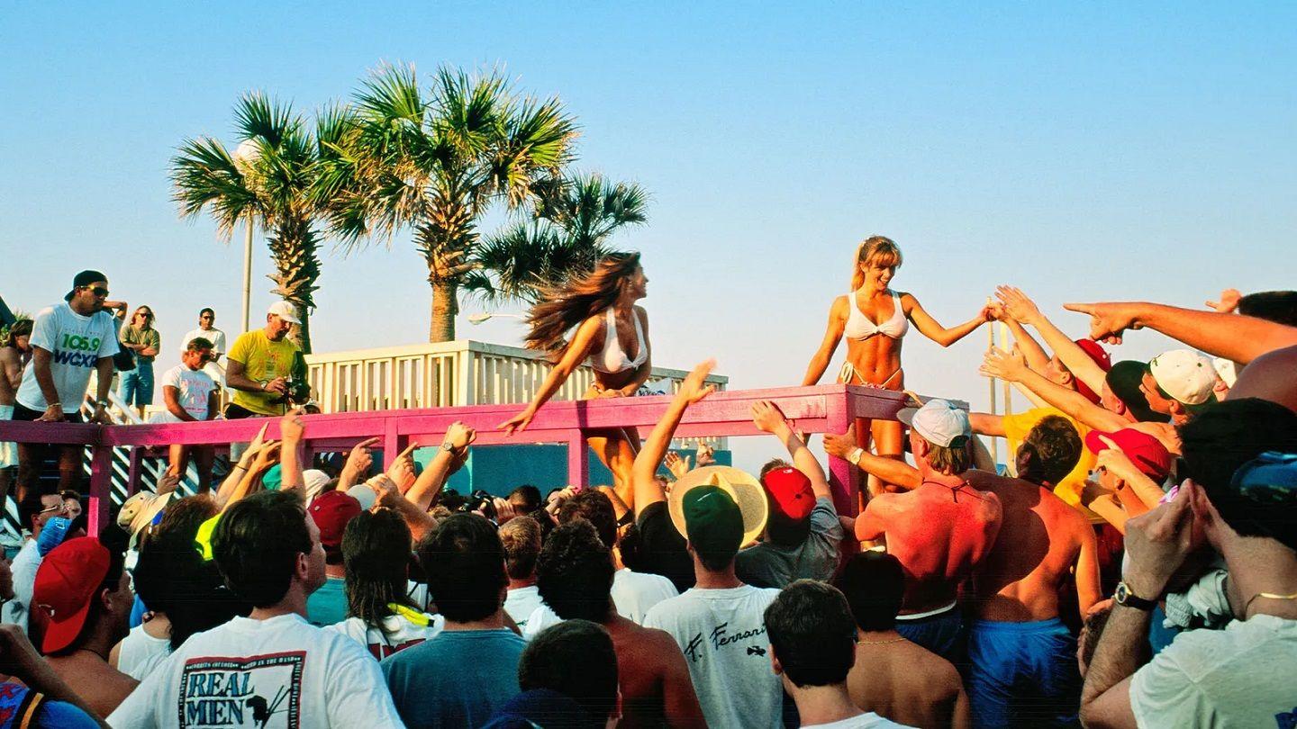 Turistas de fiesta en los 80