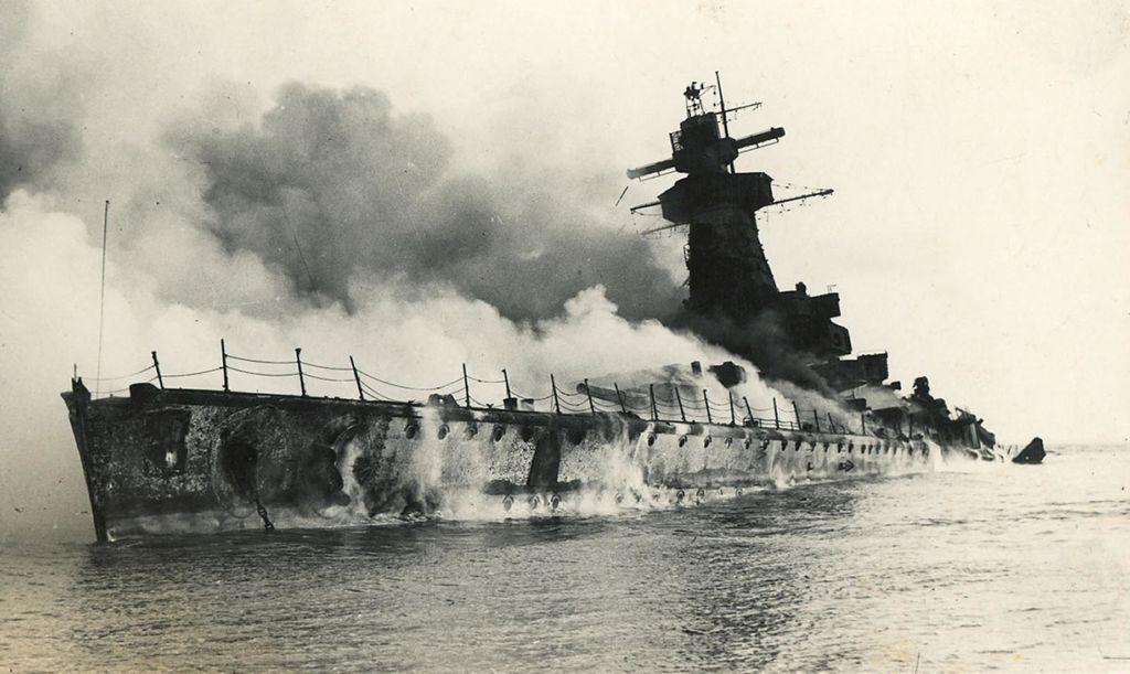 El Graf Spee ardiendo