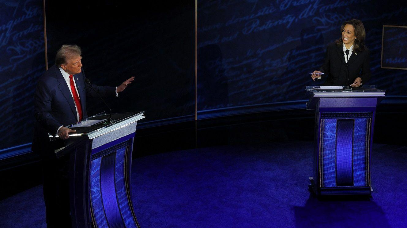 Donald Trump e Kamala Harris durante o debate da última terça-feira (10/9)