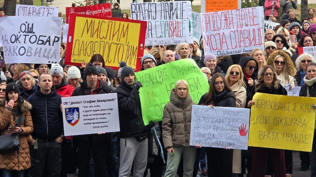 protest ispred Ministarstva prosvete