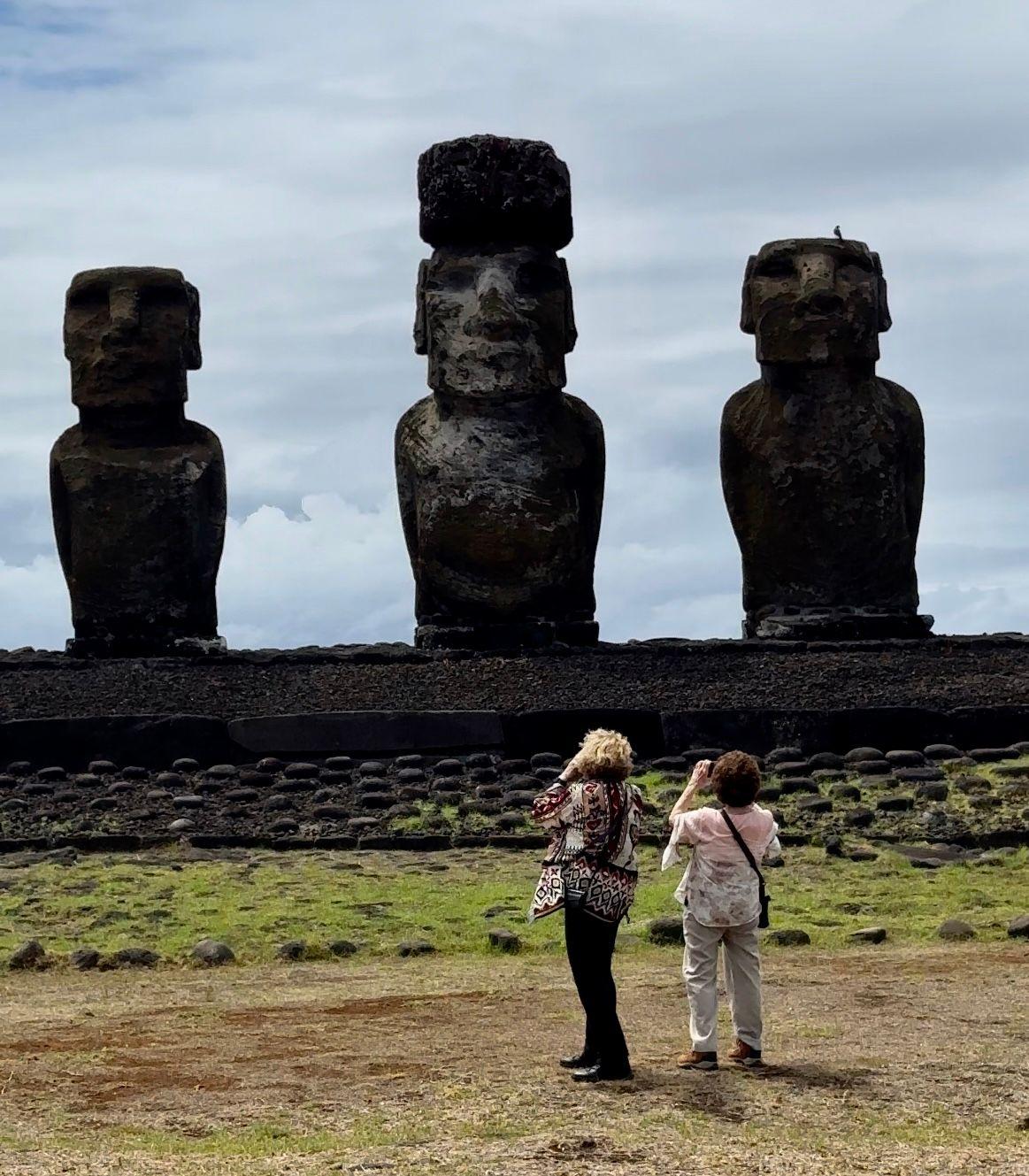 Ellie y Sandy en la Isla de Pascua