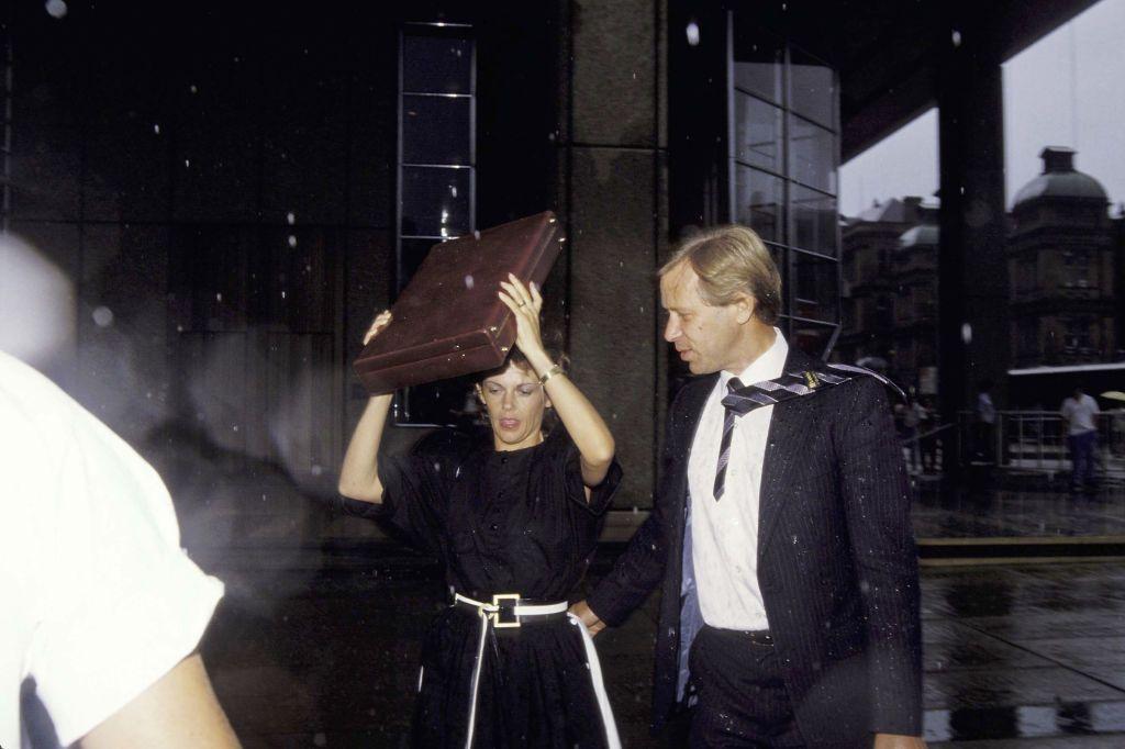 Lindy dan suaminya, Michael Chamberlain saat menghadiri persidangan di Sydney