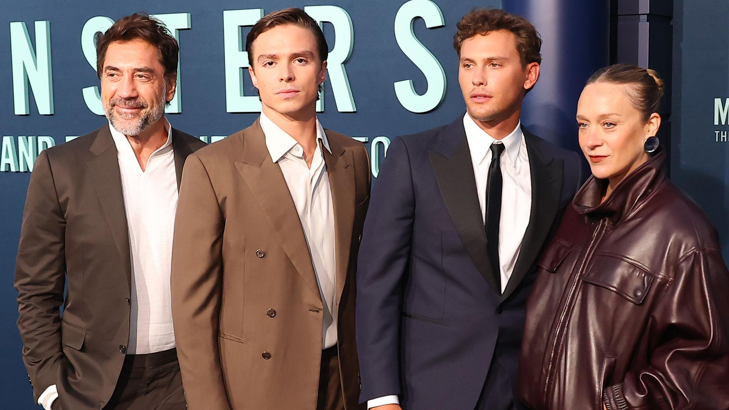 Javier Bardem, Nicholas Chavez, Cooper Koch e Chloë Sevigny em foto na estreia da série Netflix, no The Egyptian Theatre Hollywood, em Los Angeles, no dia 16 de setembro de 2024.