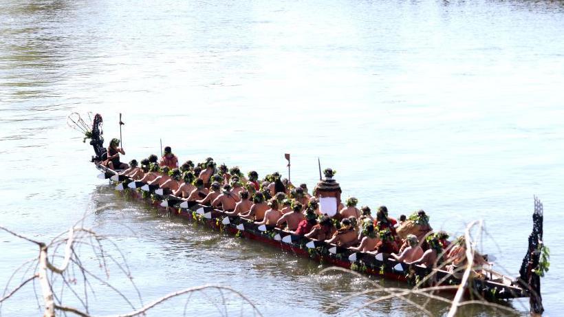 New Māori queen crowned as her father is buried