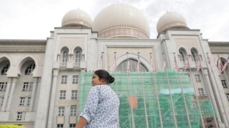 Mariance Kabu merupakan warga Nusa Tenggara Timur yang diberangkatka ke Malaysia untuk menjadi pekerja migran. 