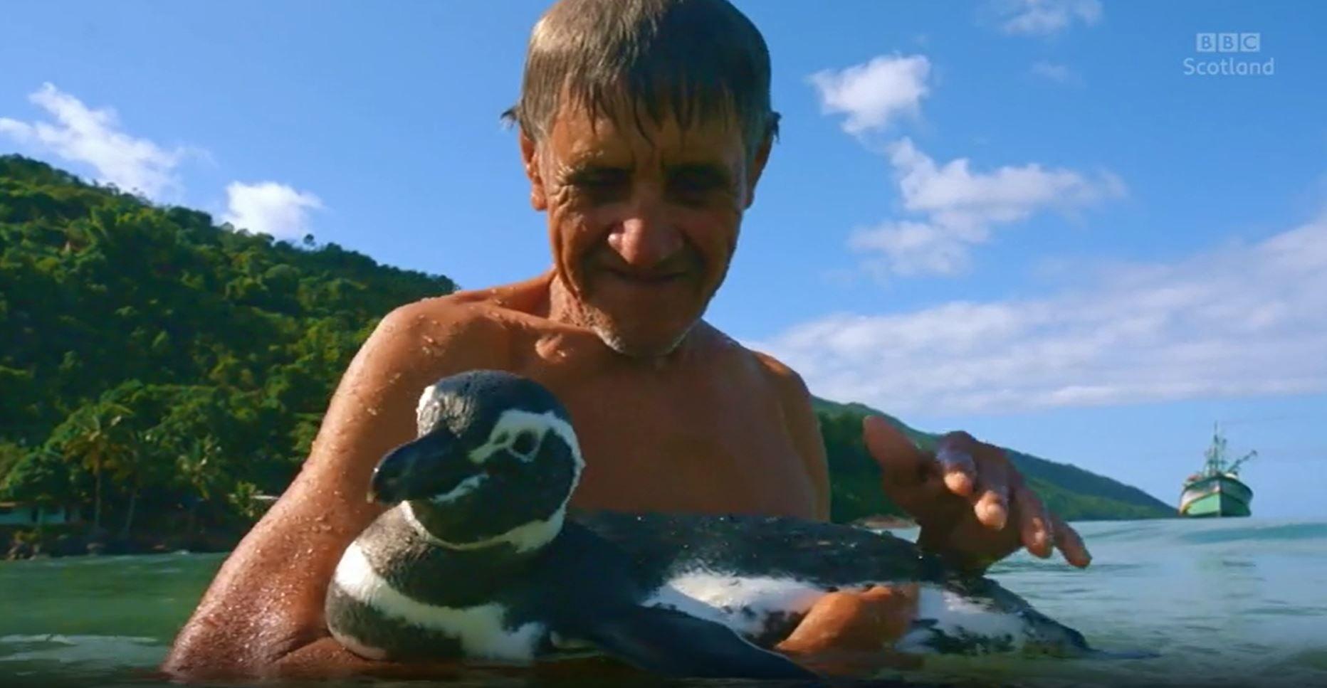 João Pereira de Souza y DinDim en el mar