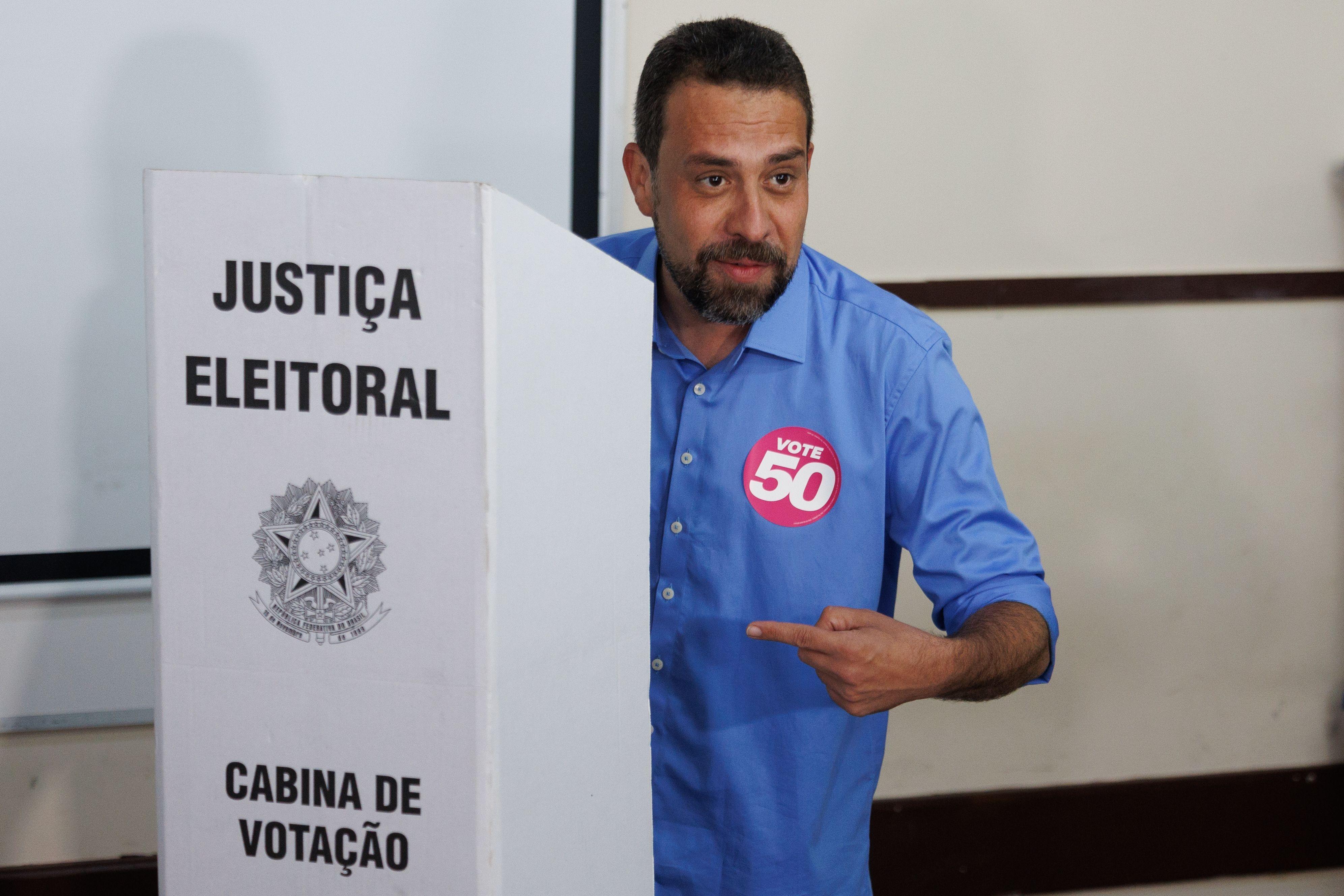 Boulos vota nas eleições municipais de SP, no segundo turno.       