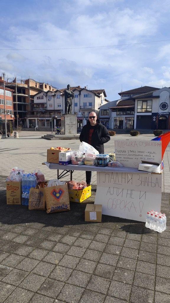 Srđan Stojković tokom prikupljanja donacija za studente i srednjoškolske koji protestuju u Despotovcu