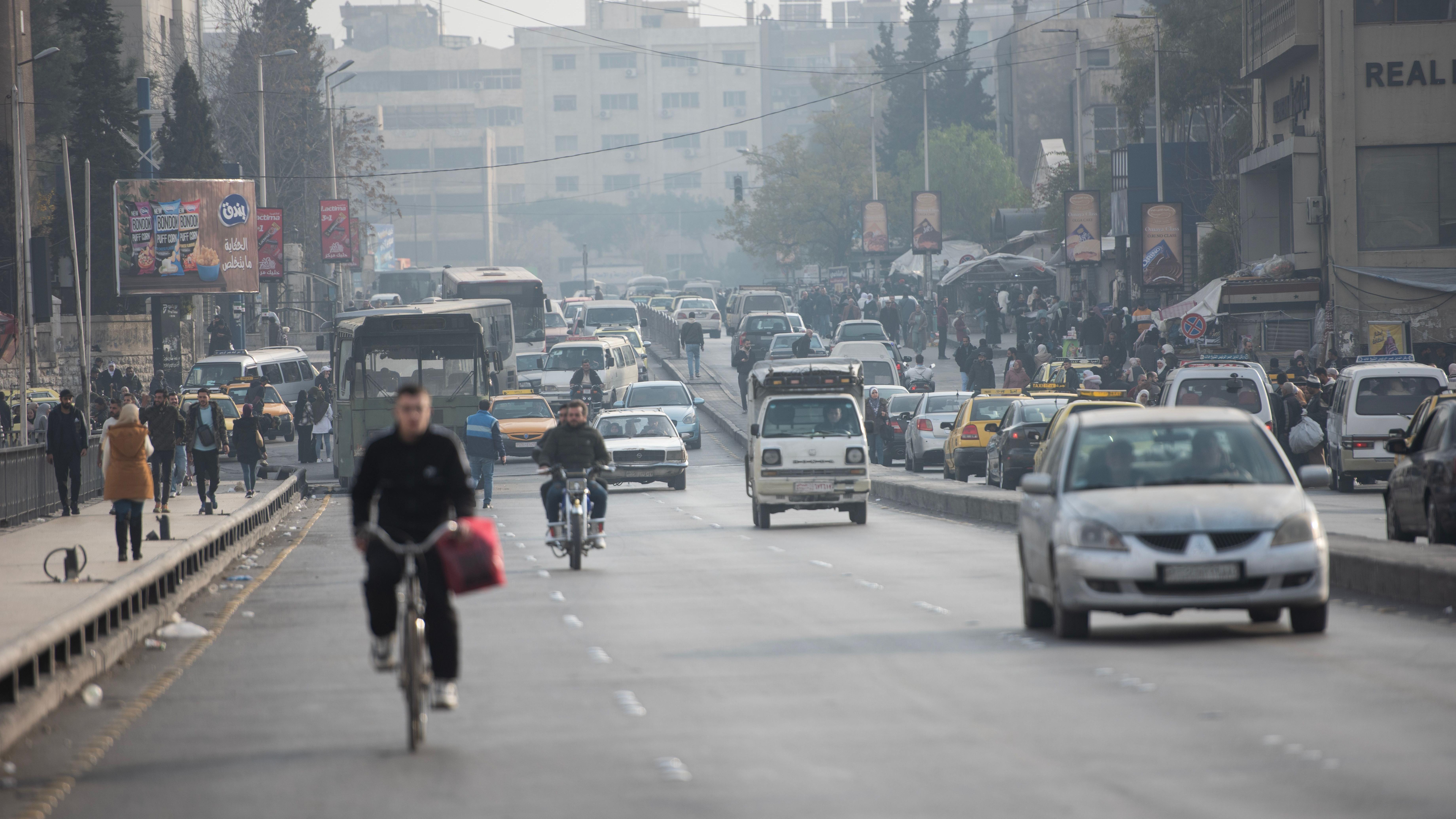 شوارع دمشق، 11 ديسمبر/كانون الأول 2024، بعد رفض حظر التجوال. 