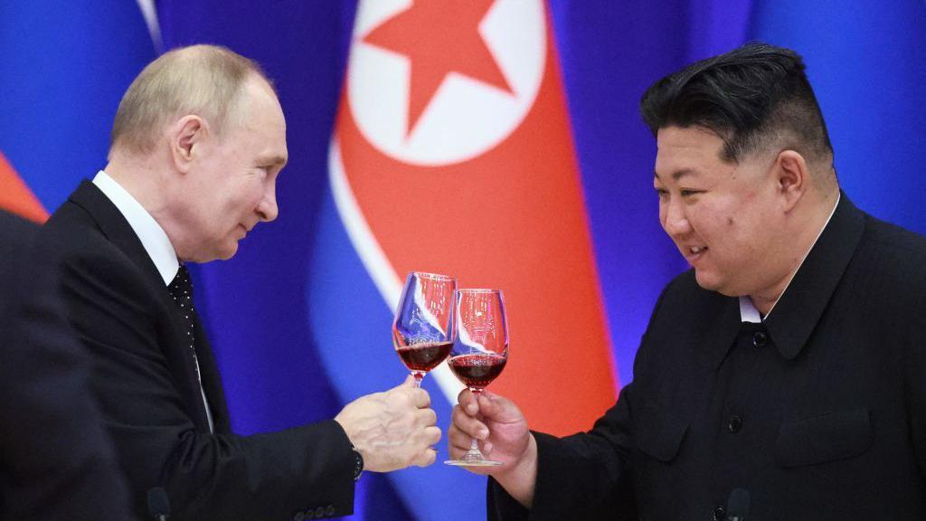 El presidente ruso, Vladimir Putin (derecha), y el líder norcoreano, Kim Jong Un.