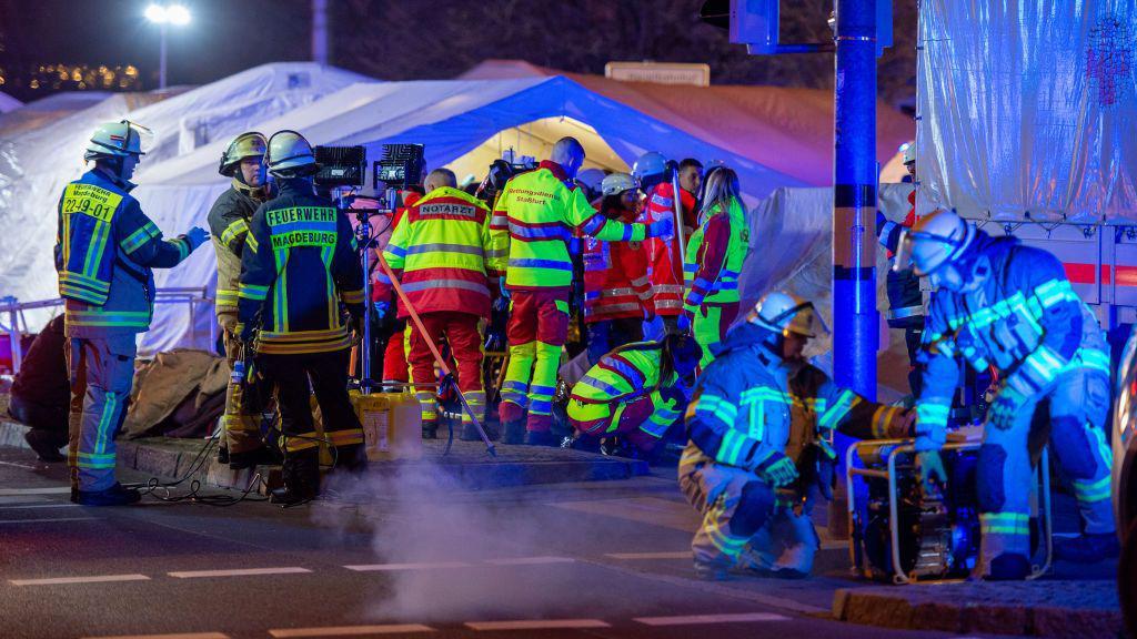 Rescatistas en la escena del incidente