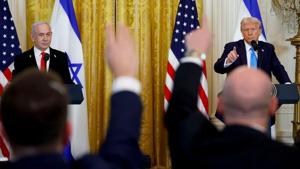 Benjamín Netanyahu y Donald Trump en conferencia de prensa en la casa blanca 