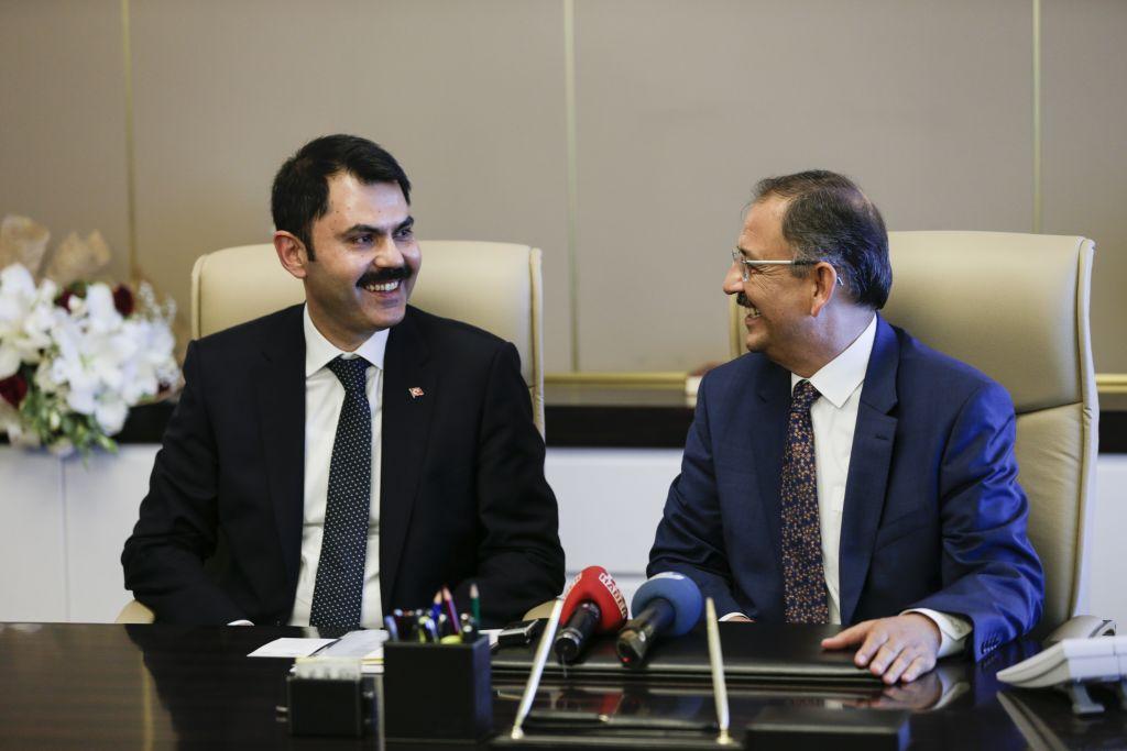 Mehmet Özhaseki Çevre, Şehircilik ve İklim Değişikliği Bakanlığı görevini Murat Kurum'dan devraldı. 