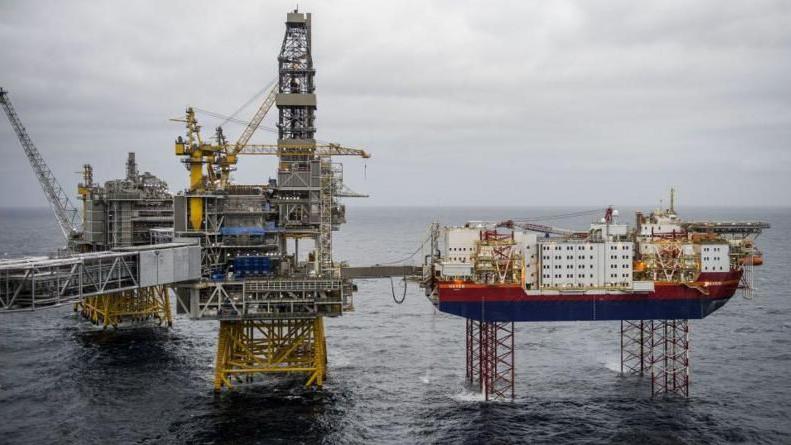 Plataforma en el mar