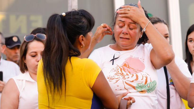 Familiares y amigos de las víctimas se reunieron para hacer una homenaje a las víctimas de la comunidad nicaragüense y colombiana.