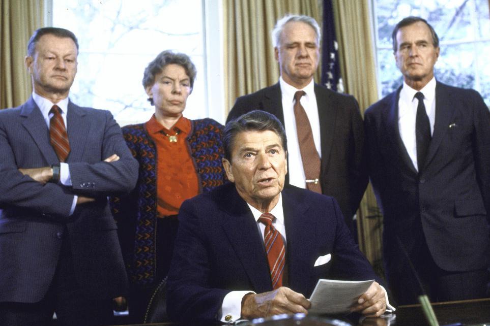 Ronald Reagan y su equipo de gobierno.