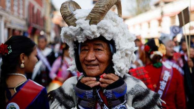 مواطنون في نيبال يحتفلون بالعام الجديد بطريقة تقاليدية