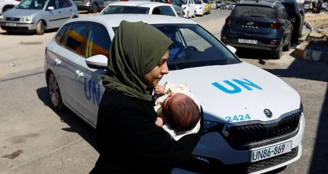 Carro da ONU em atendimento a palestinos
