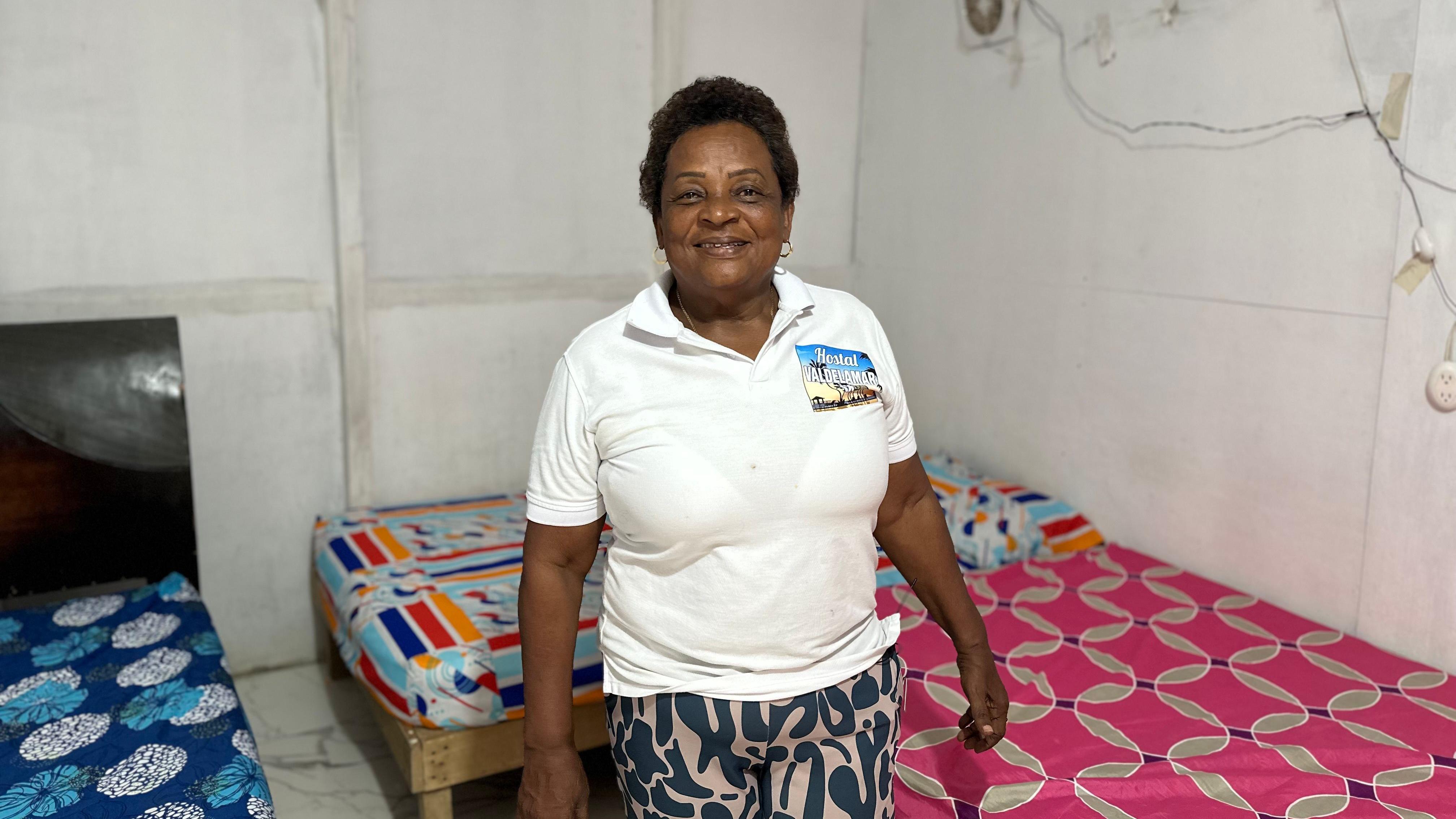 Miriam Valdelamar, en una de las habitaciones que construyó en el antiguo patio de su casa.