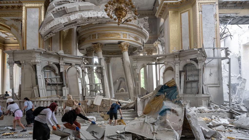 Escombros en al catedral