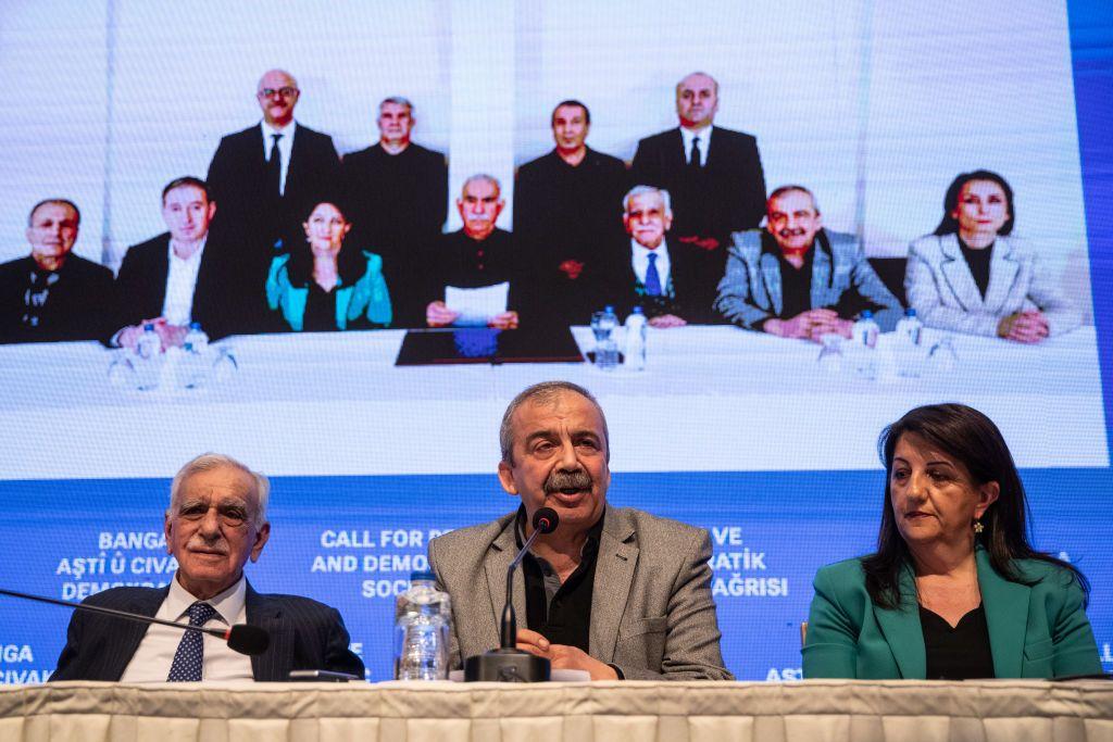 İmralı heyetinin Öcalan'ın açıklamasını okuduğu basın toplantısında Ahmet Türk, Sırrı Süreyya Önder ve Pervin Buldan 