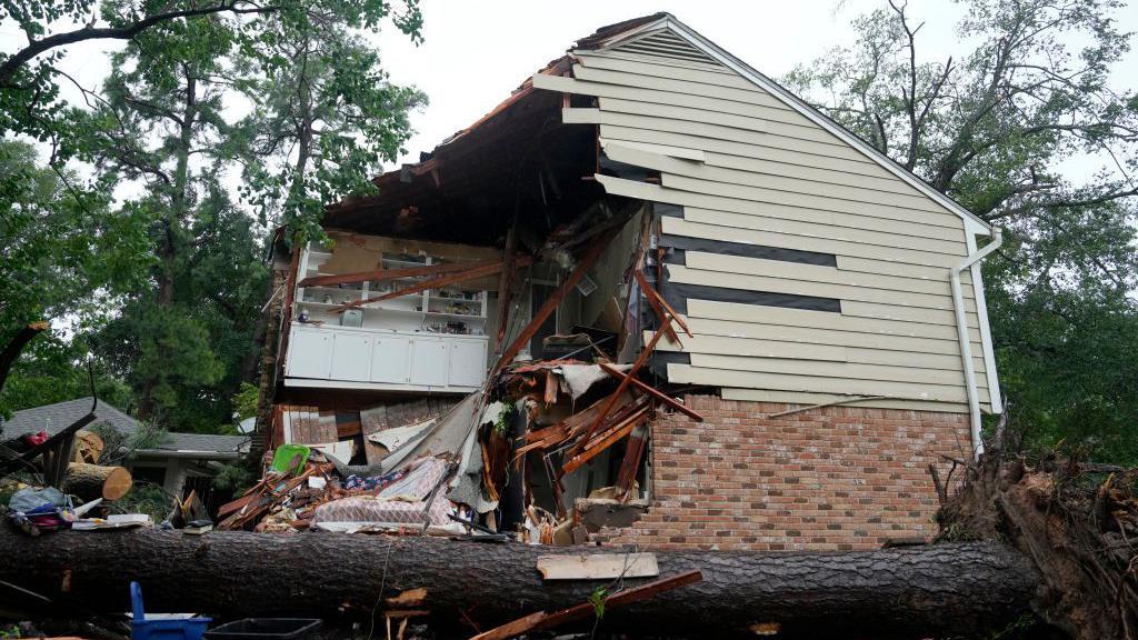 casa destruida por el huracán beryl en texas