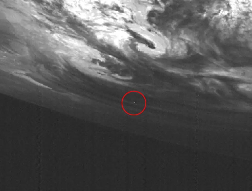 قمر صناعي ياباني للطقس يلتقط وميضا فوق القارة القطبية الجنوبية. هل كان هذا الوميض لحظة احتراق القمر"أيولس"؟