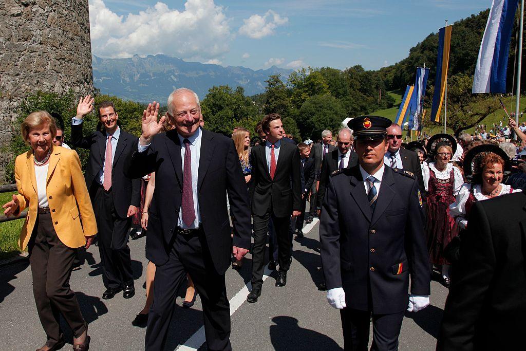 Príncipe Hans-Adam II de Liechtenstein (terceiro à direita) durante as celebrações do Dia Nacional, no dia 15 de agosto de 2016