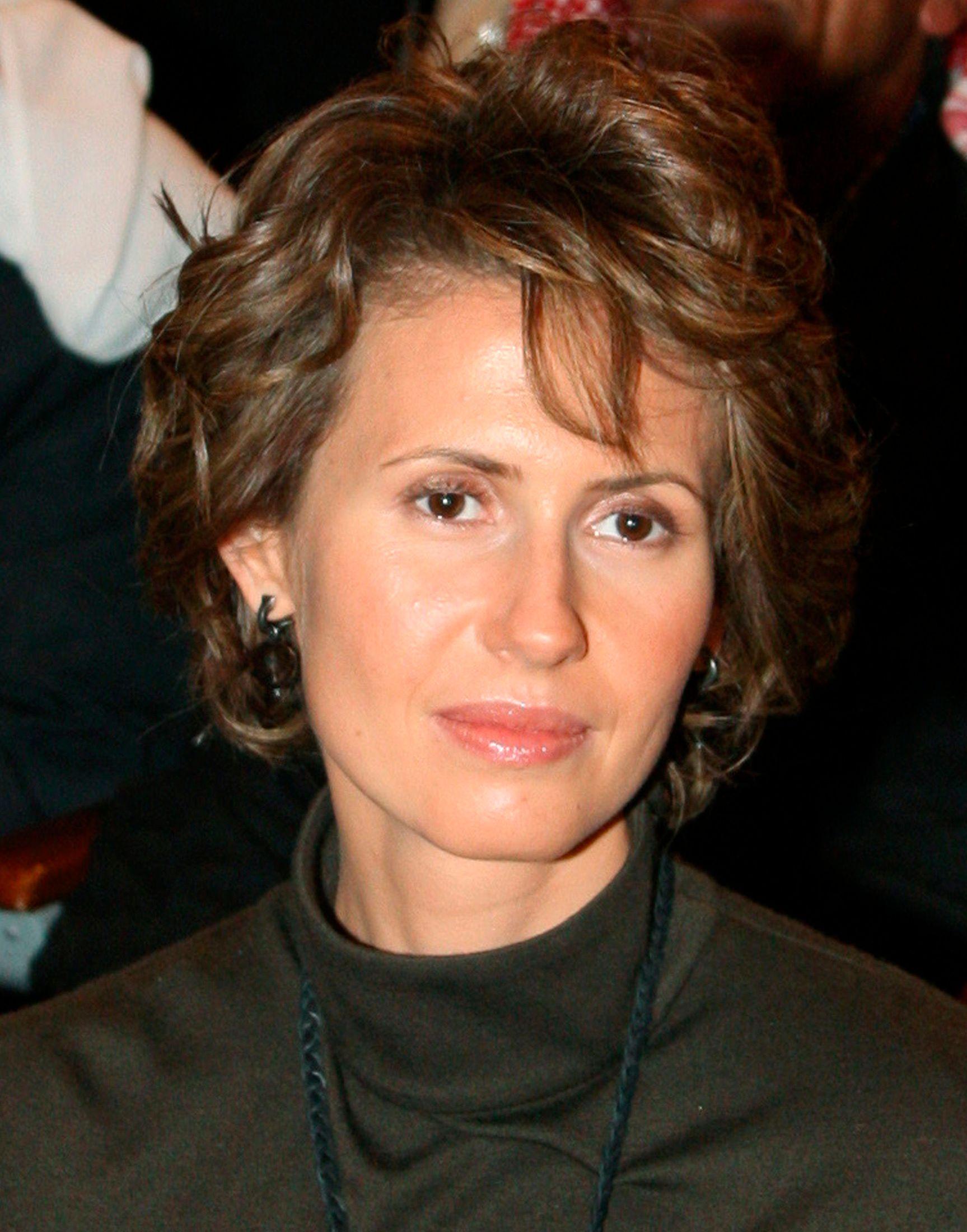 Foto de Asma al-Assad, ela usa roupas pretas