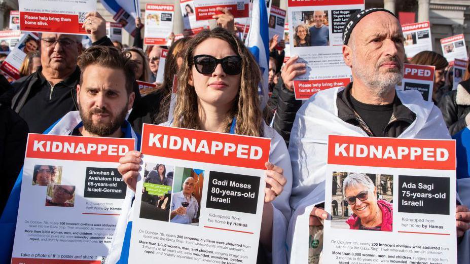 Familiares piden la liberación de sus seres queridos