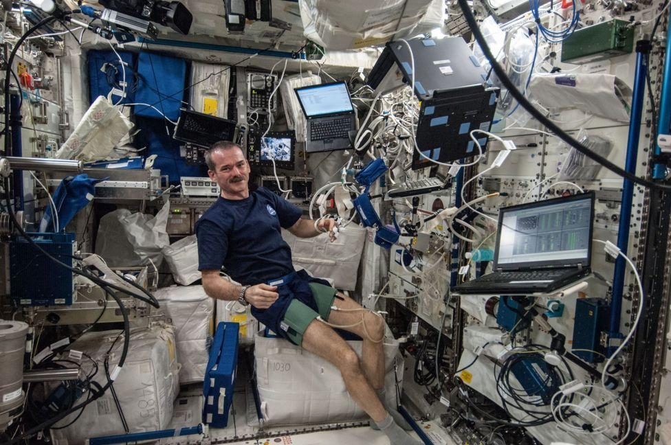 Kanadalı astronot Chris Hadfield 2012-13 yıllarında ISS'nin komutanıydı