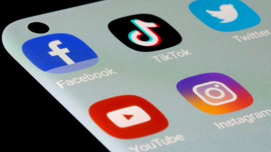 شعارات مواقع التواصل الاجتماعي