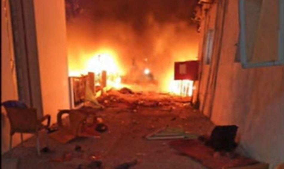 Imagen del momento del incendio del hospital Bautista al Ahli en la ciudad de Gaza.