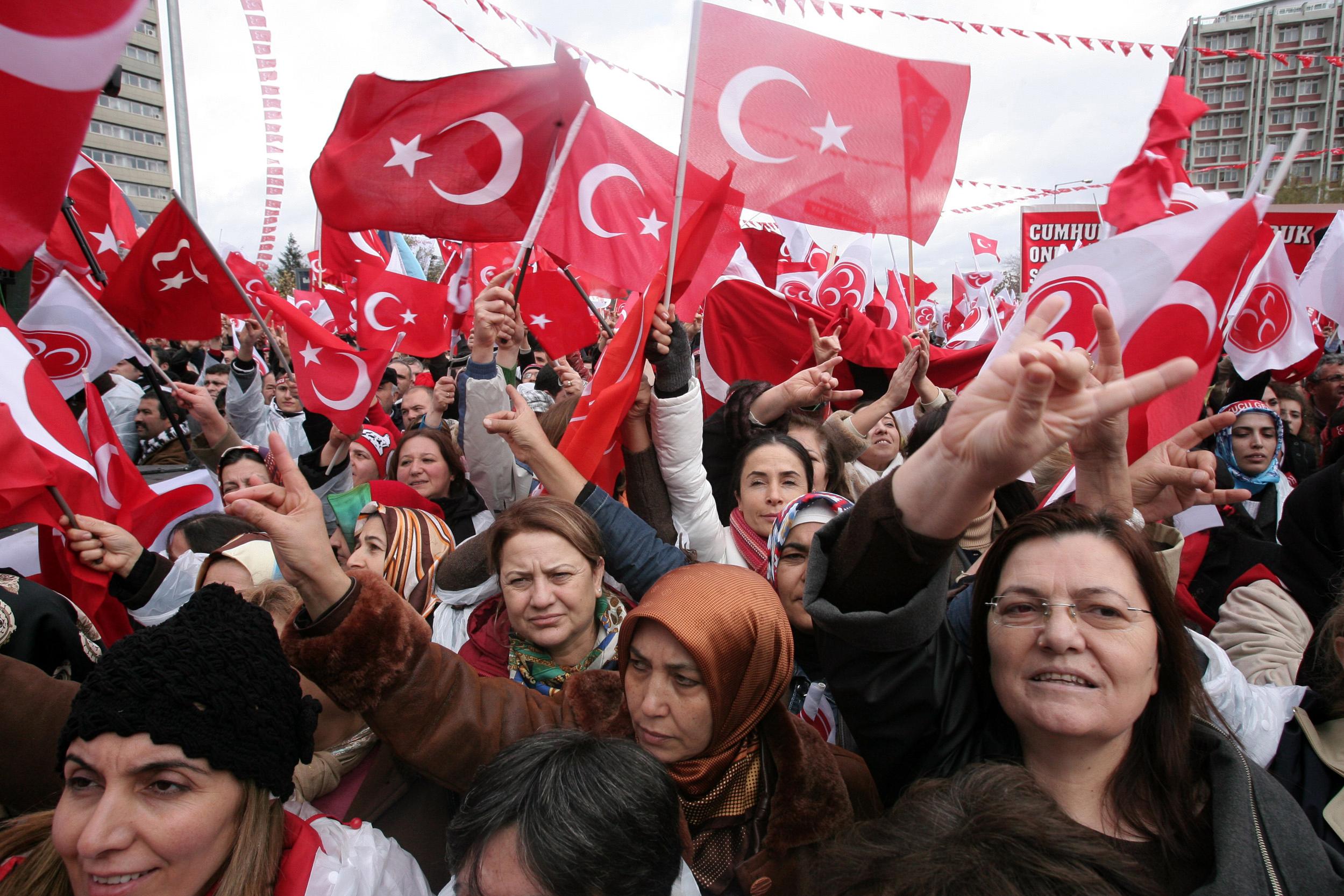 MHP'nin kadın destekçileri