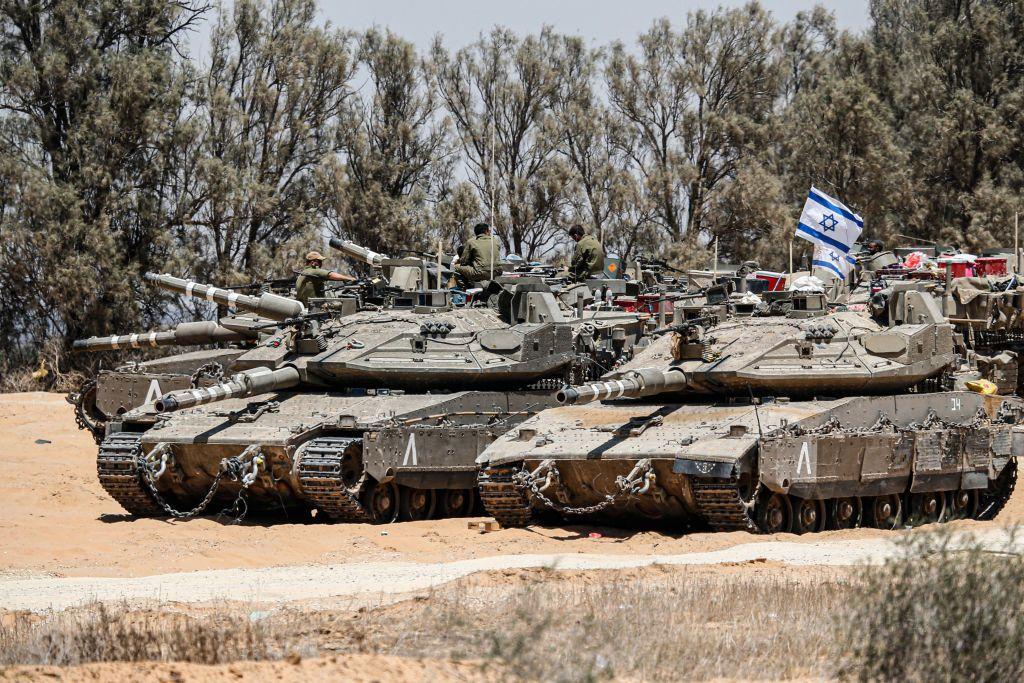 دبابات إسرائيلية تتجه نحو رفح في 29 مايو/أيار 2024.